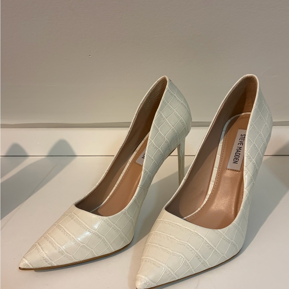 Steve Madden Off-White Textured Heels